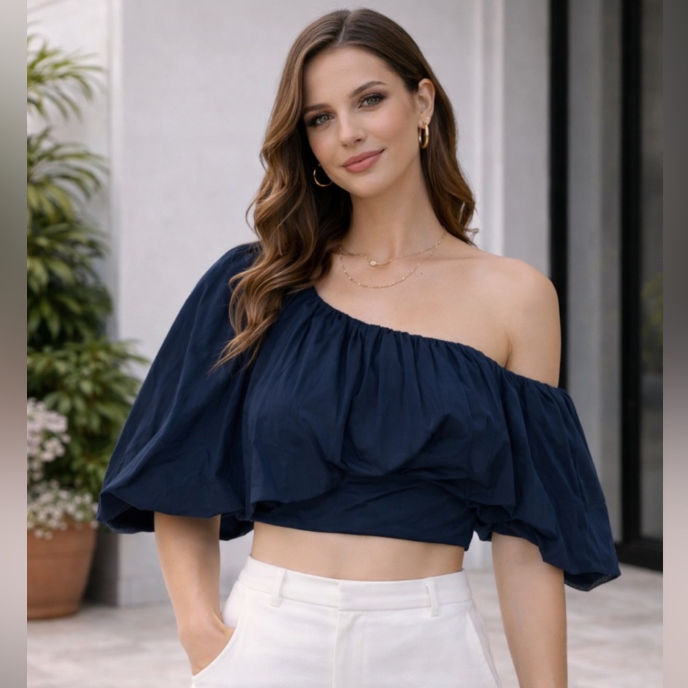 One shoulder crop top